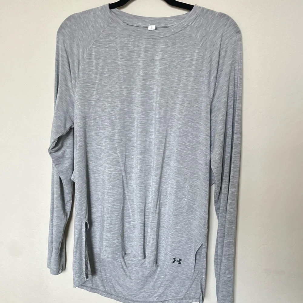 Under Armour loose fit workout top size large - Picture 2 of 7